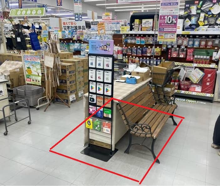 店内 サービスカウンター前(レジ後方)催事スペース