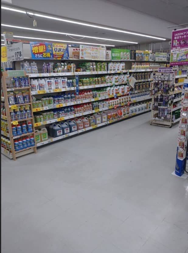 店内 サービスカウンター前 催事スペース
