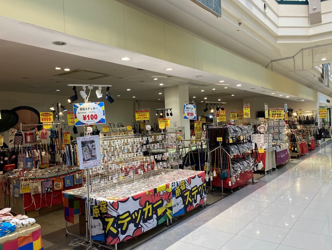 1F エスカレータ前 ファッション区画1