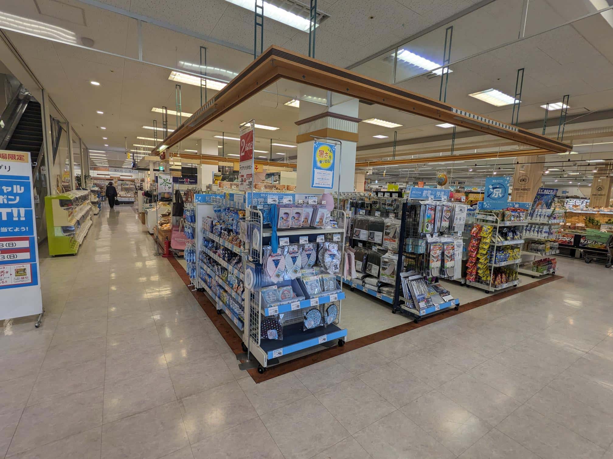 1F 食品売り場 ひよ子横