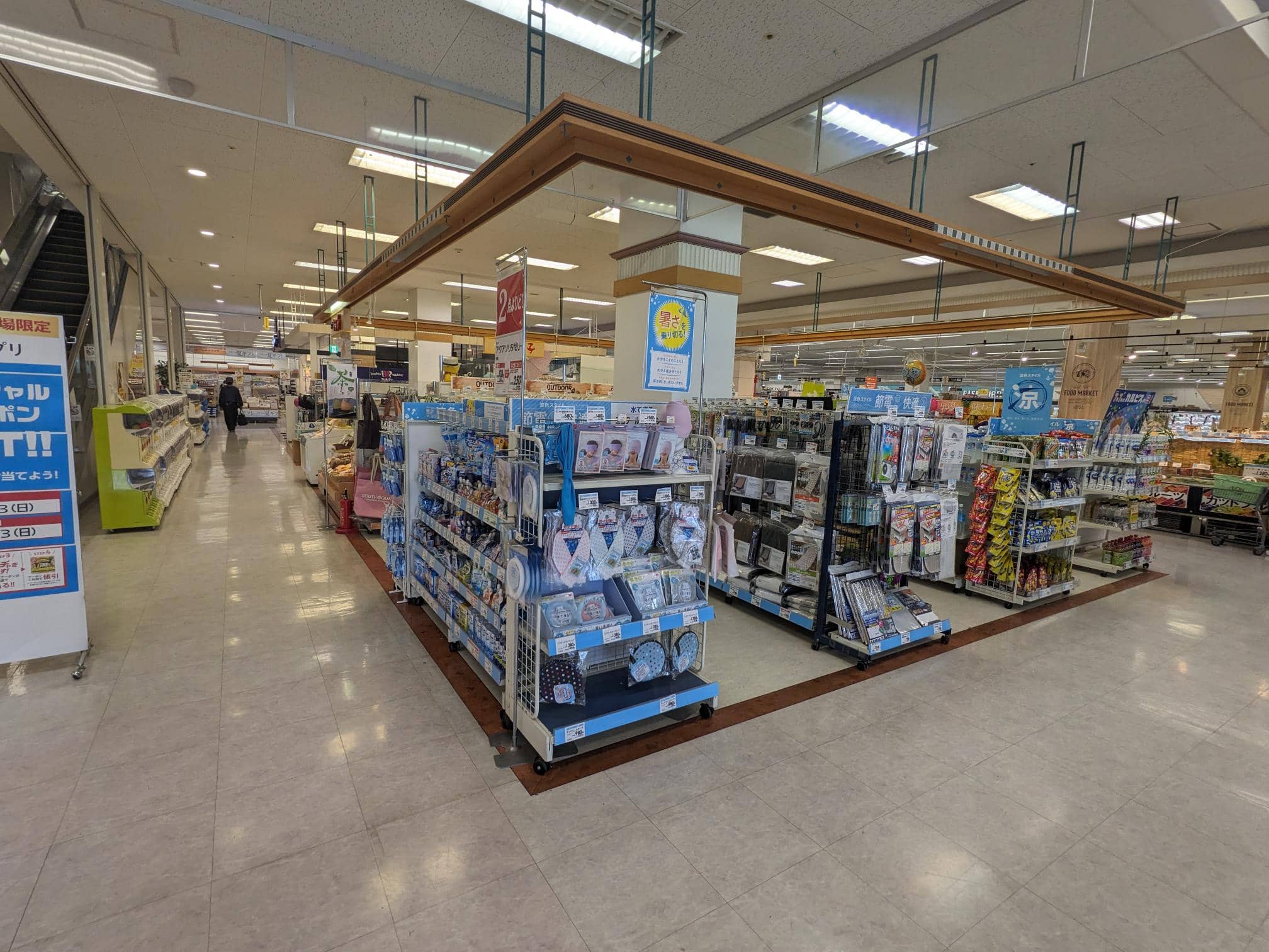 1F 食品売り場 ひよ子横