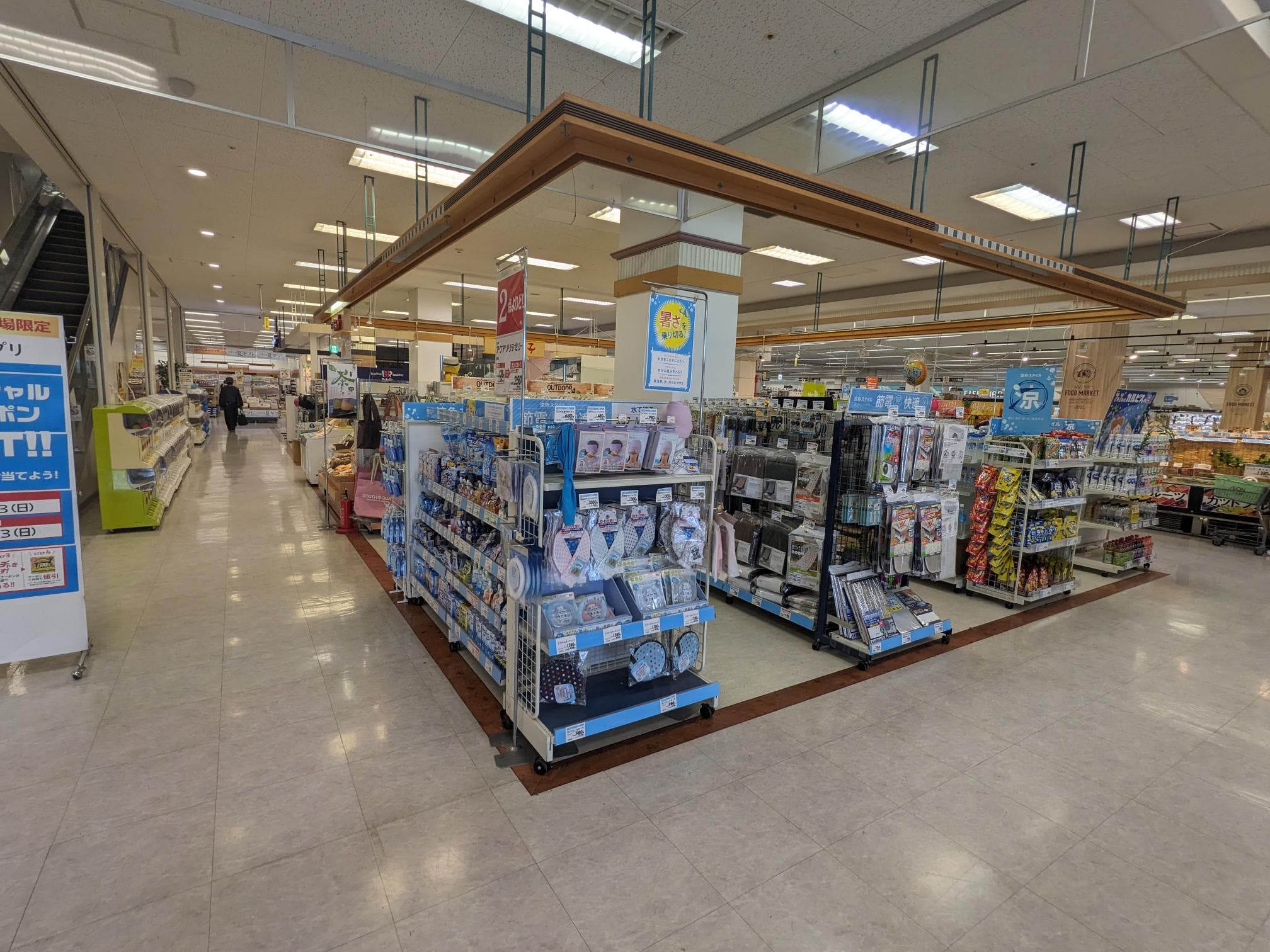 1F 食品売り場 ひよ子横