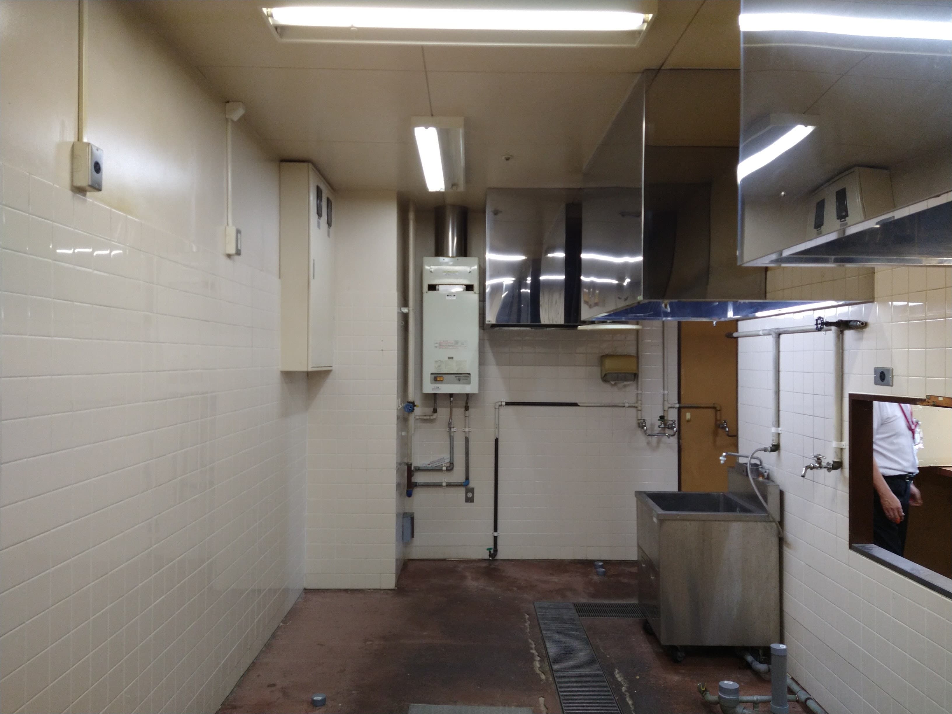 1F T-111区画 フードコート1