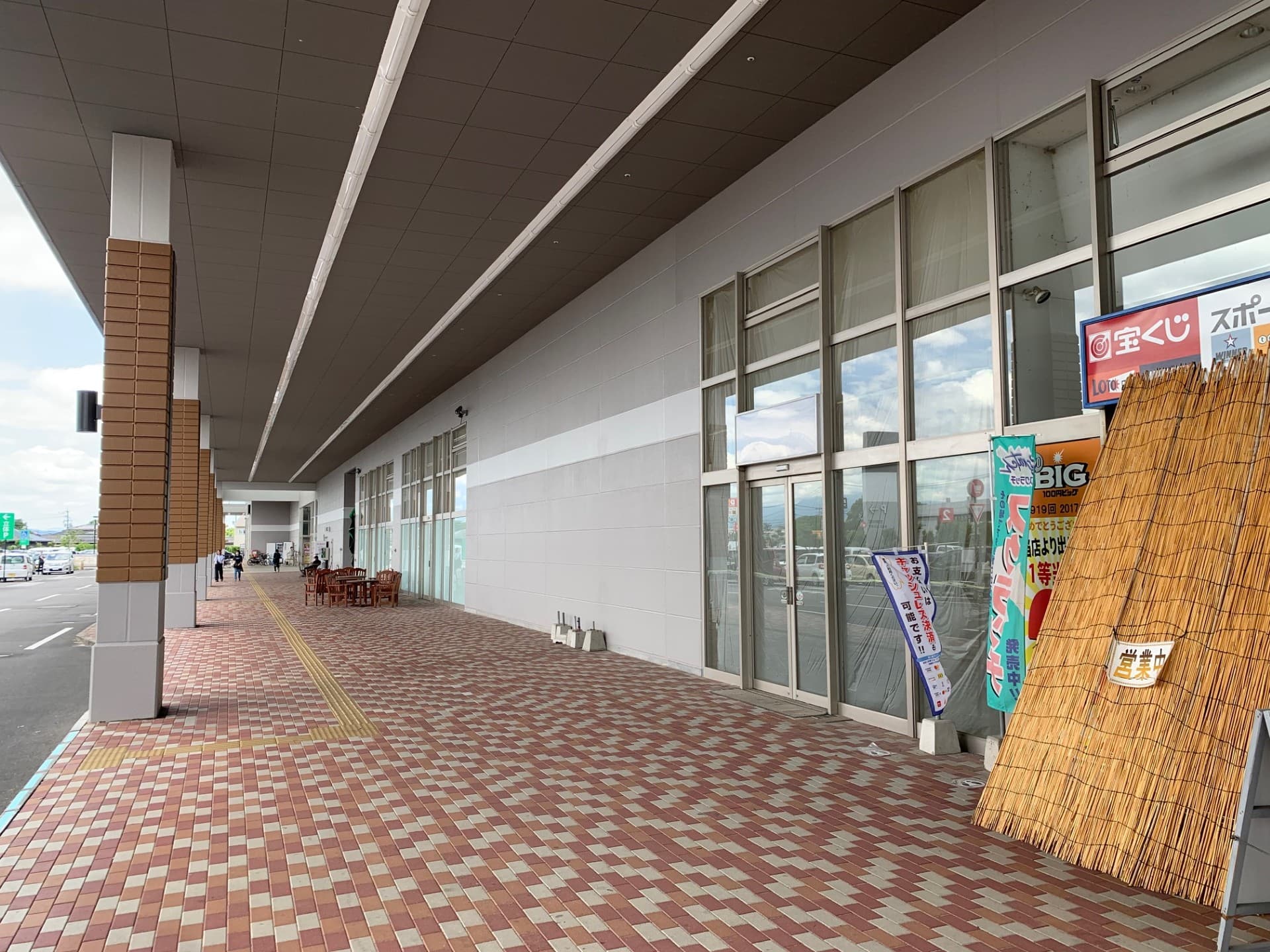 1F 外区画 宝くじ売り場横2