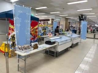 イオンの食品売り場 レジ近くの区画