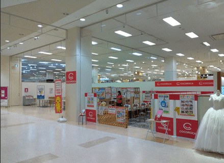 1F 専門店街入り口近く ファッション・雑貨区画2