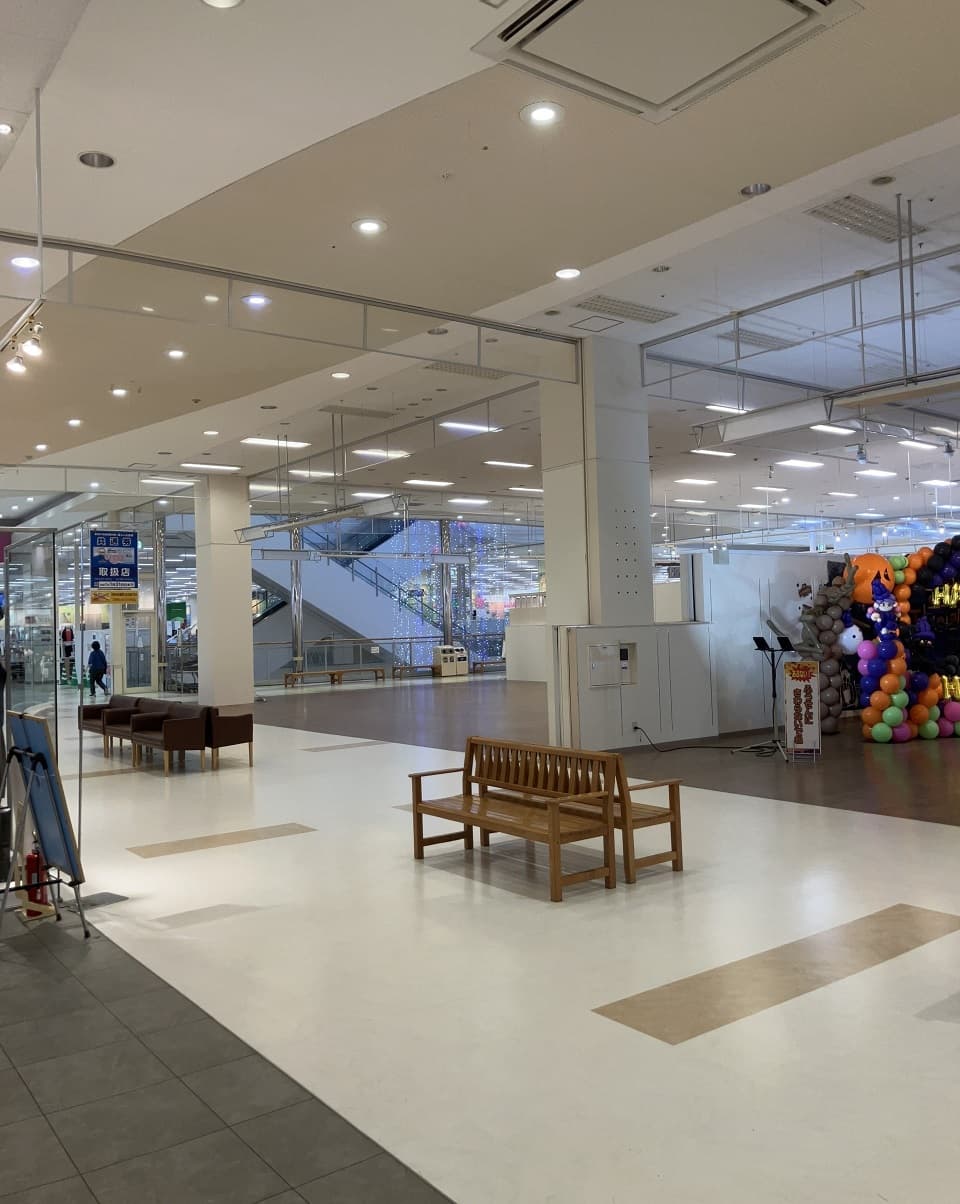 2F 専門店区画 中央 ABCマート横2